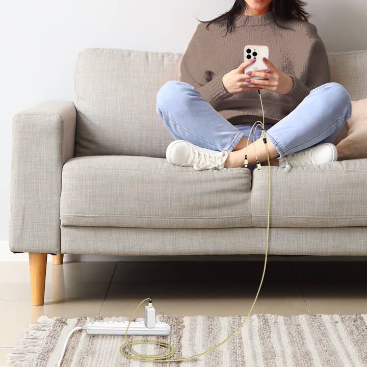 Ellie Rose - Wholesale Charging Cable - 3-in-1 Charging Cable 10 Ft Nylon - Gold (USB C)6