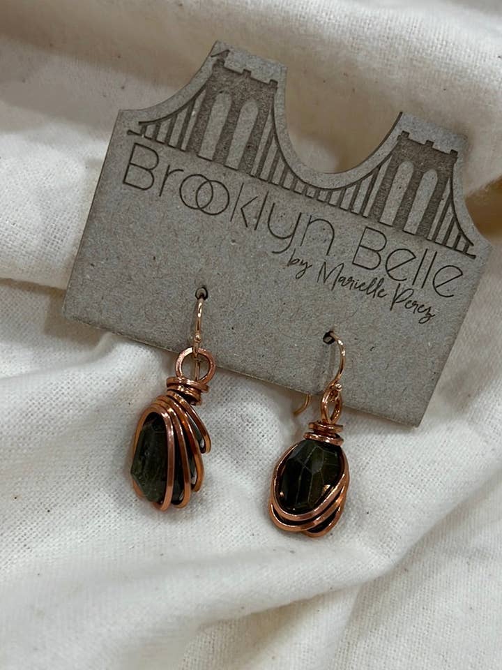 Boucles d'oreilles péridot pour la vente par Brooklyn Belle Designs