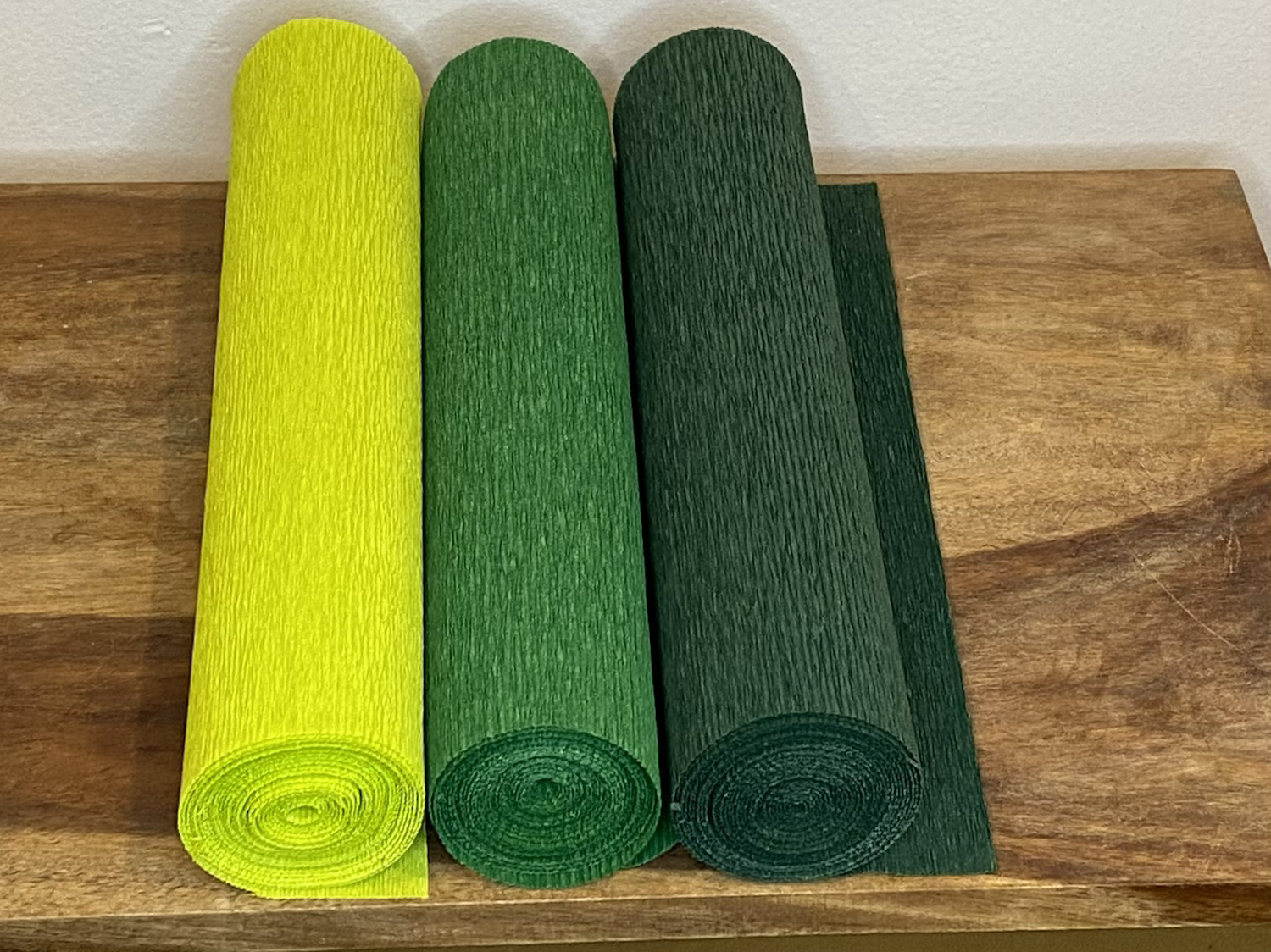 Petals and Pearls Design – material para artesanato por atacado – Papel Crepe Verde de Maio3