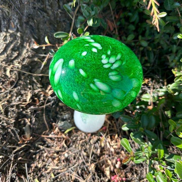ApricotMint - Wholesale Garden Gnome - 8" Art Glass White button Mushroom (Copy) (Copy)3