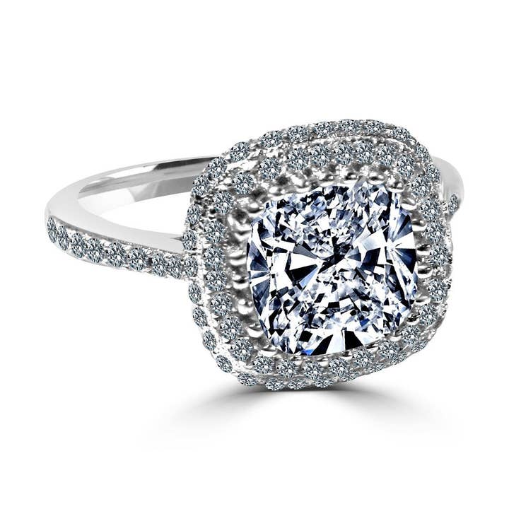 Anello in zirconia cubica impiallacciato di diamanti con cuscino 2CT. 635R0249 per la vendita all'ingrosso da parte di Diamond Veneer Travel Jewelry