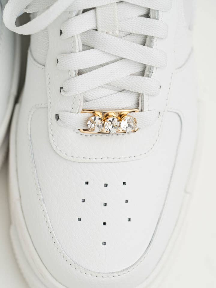 Sneakers Dubrae ORION avec trois pierres précieuses pour la vente par Cheeky Chain