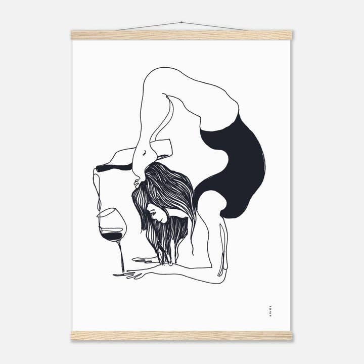 Lustige Yoga-Kunst mit Wein und Frau in Yoga-Pose, Poster mit Aufhänger für den Großhandel von Creations Awol