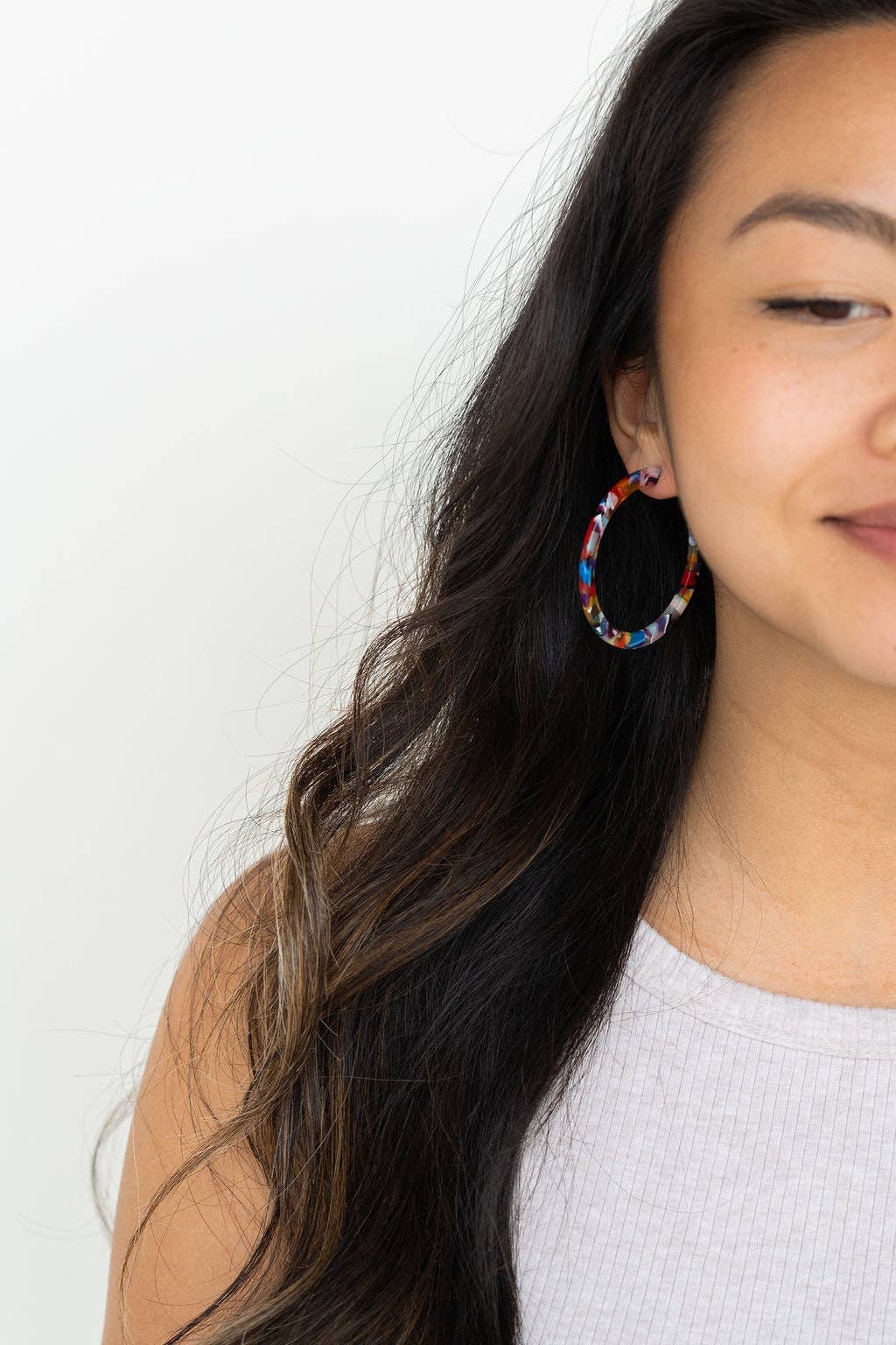 Spiffy & Splendid - Vendita all'ingrosso Orecchini a cerchio - Cameron Fiesta - Orecchini a cerchio grandi colorati, gioielli Spiffy & Splendid7