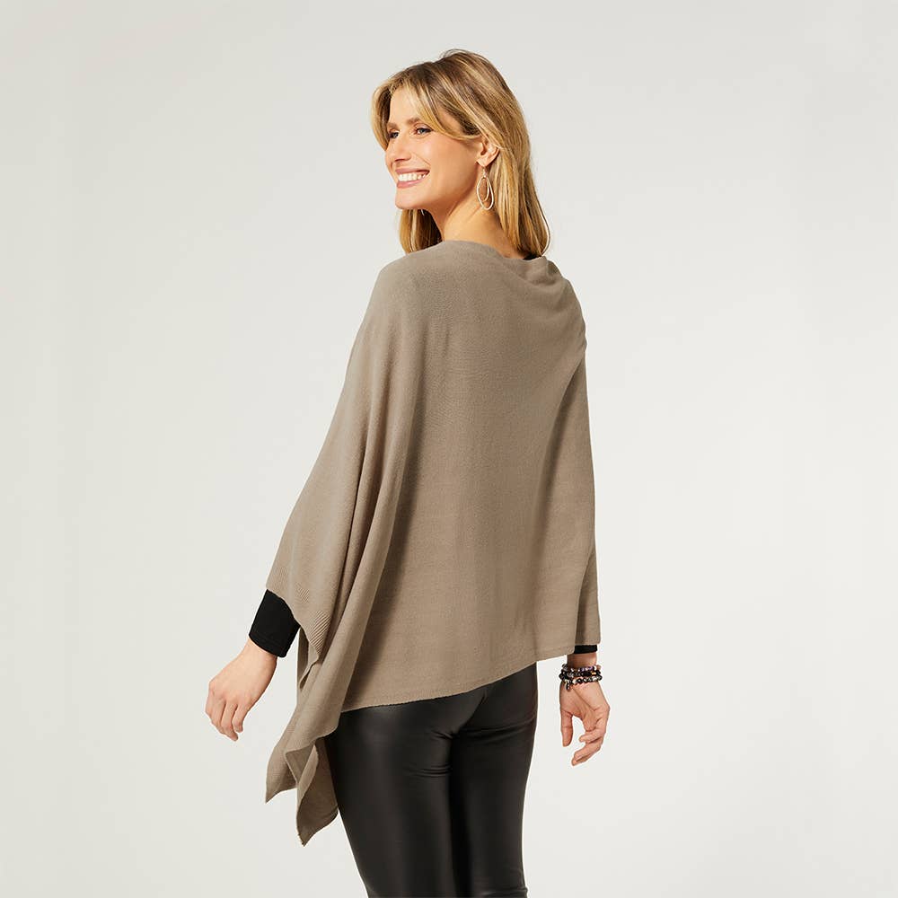 COCO + CARMEN - Wholesale Poncho - Women's - Lightweight Poncho9