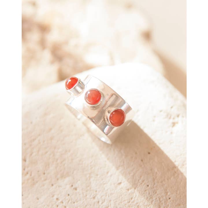 Negar Shams – Engroshandel Statementring – Carnelian 3-sten ring1