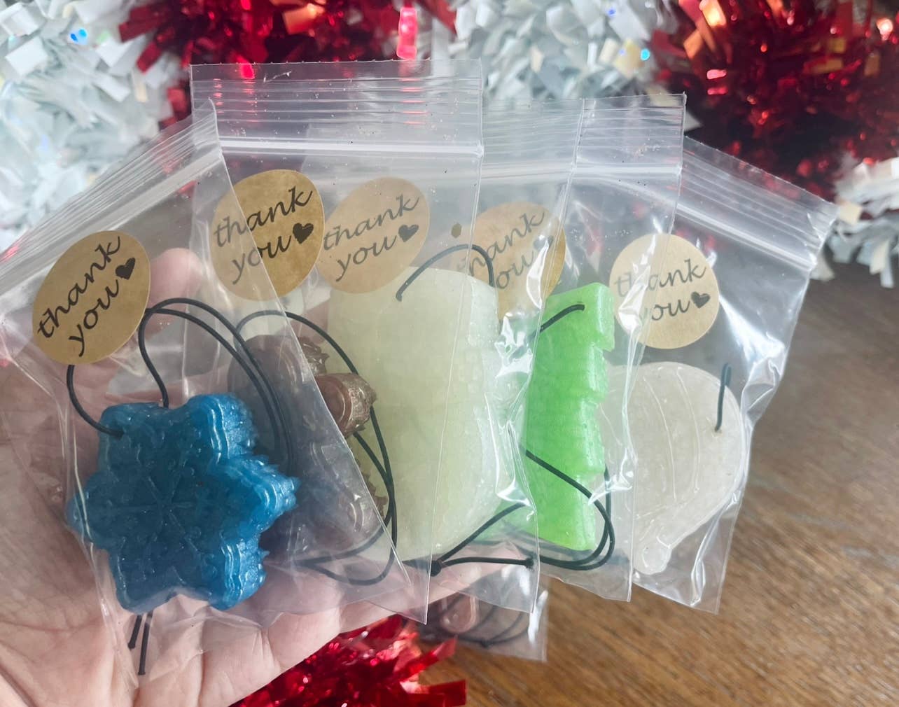 Stay Fresh’ies Air Fresheners - Vente Désodorisant pour voiture – unisexe - Freshies de remerciement de 2 pouces pour Noël et hiver 1