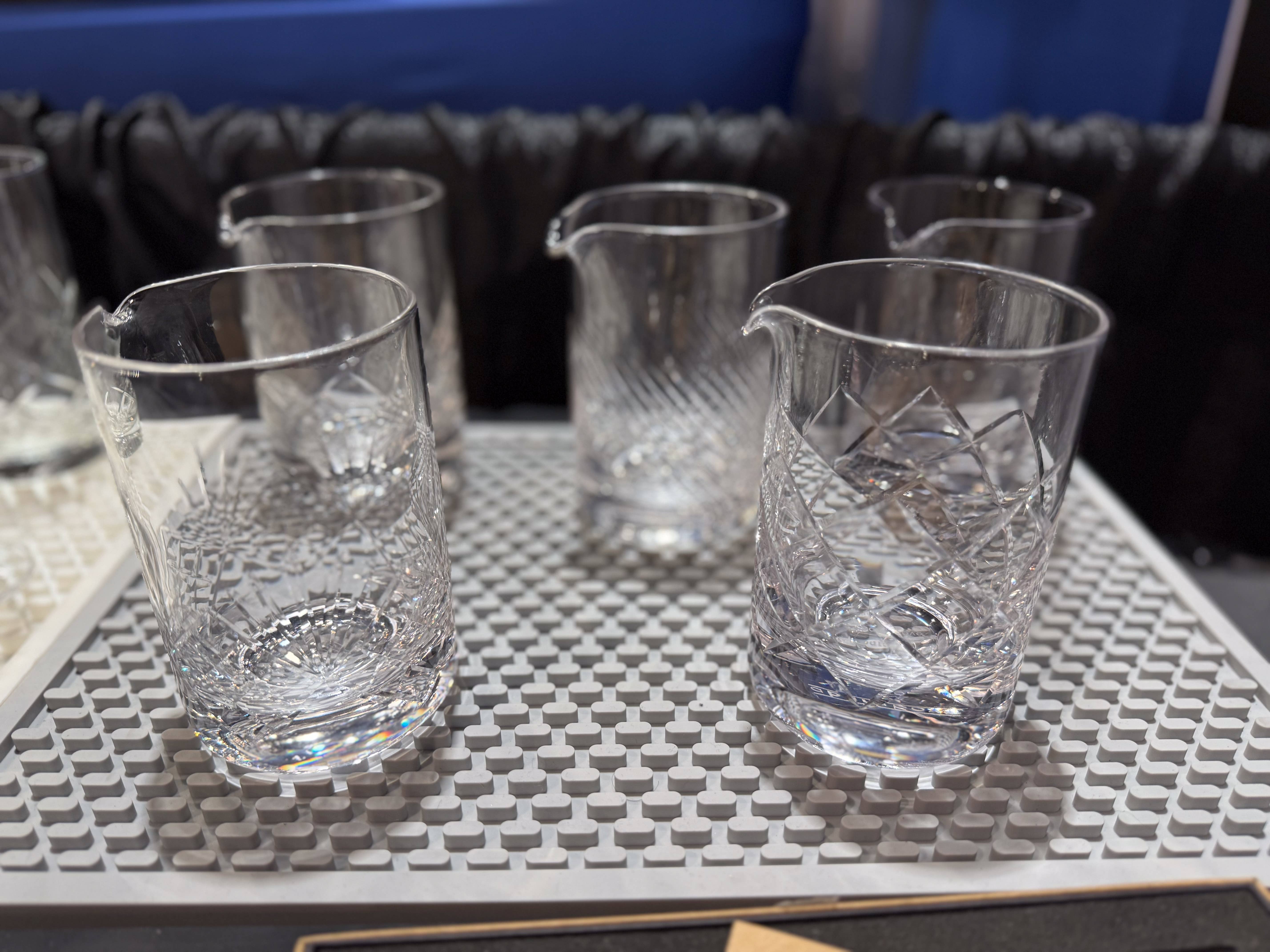 A Bar Above - Vente Shakers à cocktails - Verre à cocktail artisanal - Motif diamanté8