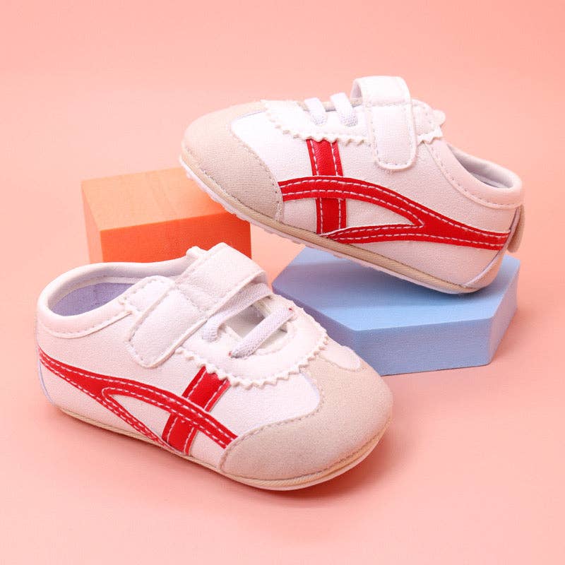 Kids Charm Online - Vente Baskets de sport – enfant - Chaussures de tennis pour bébé blanc cassé avec design rouge et velcro. YSA007R1