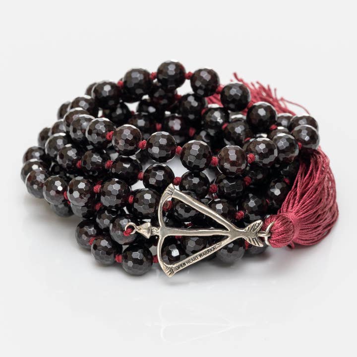 Reine Mala en Grenat Facetté pour la vente par Open Heart Warrior