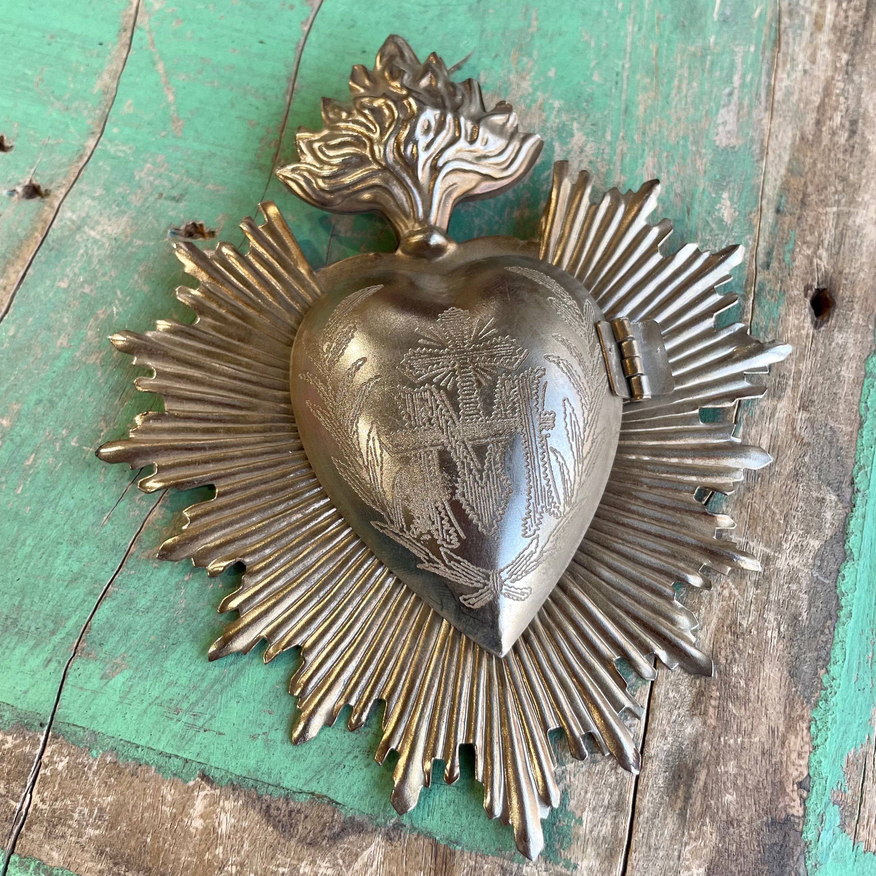 Love and Honor Jesus LLC – wholesale Prydnad – Flammande Heliga Hjärtat 5" Låda7