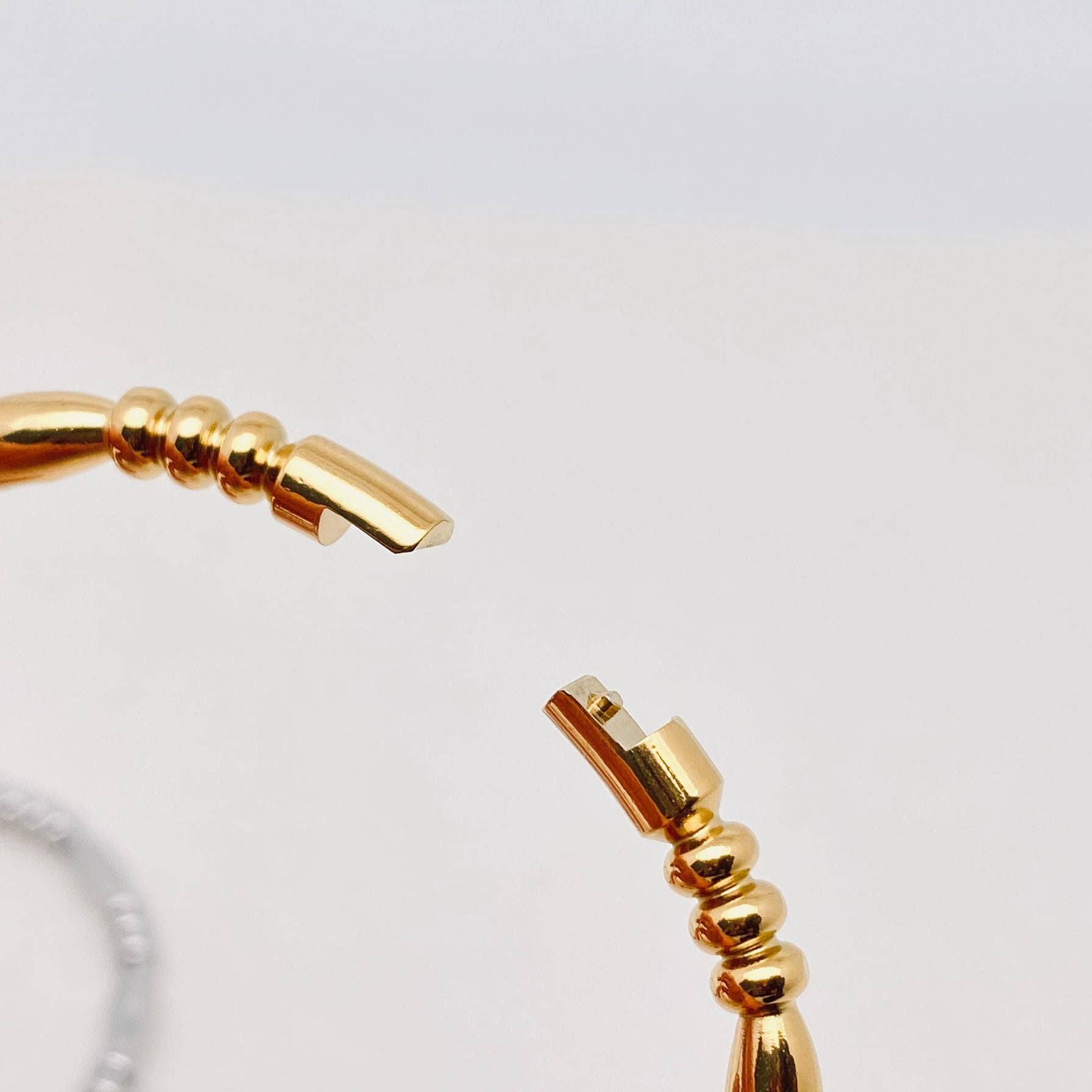 Mio Queena - Wholesale Bangle Bracelet - Multi-style 18K Gold-plated Stainless Steel Babngle - FGS10