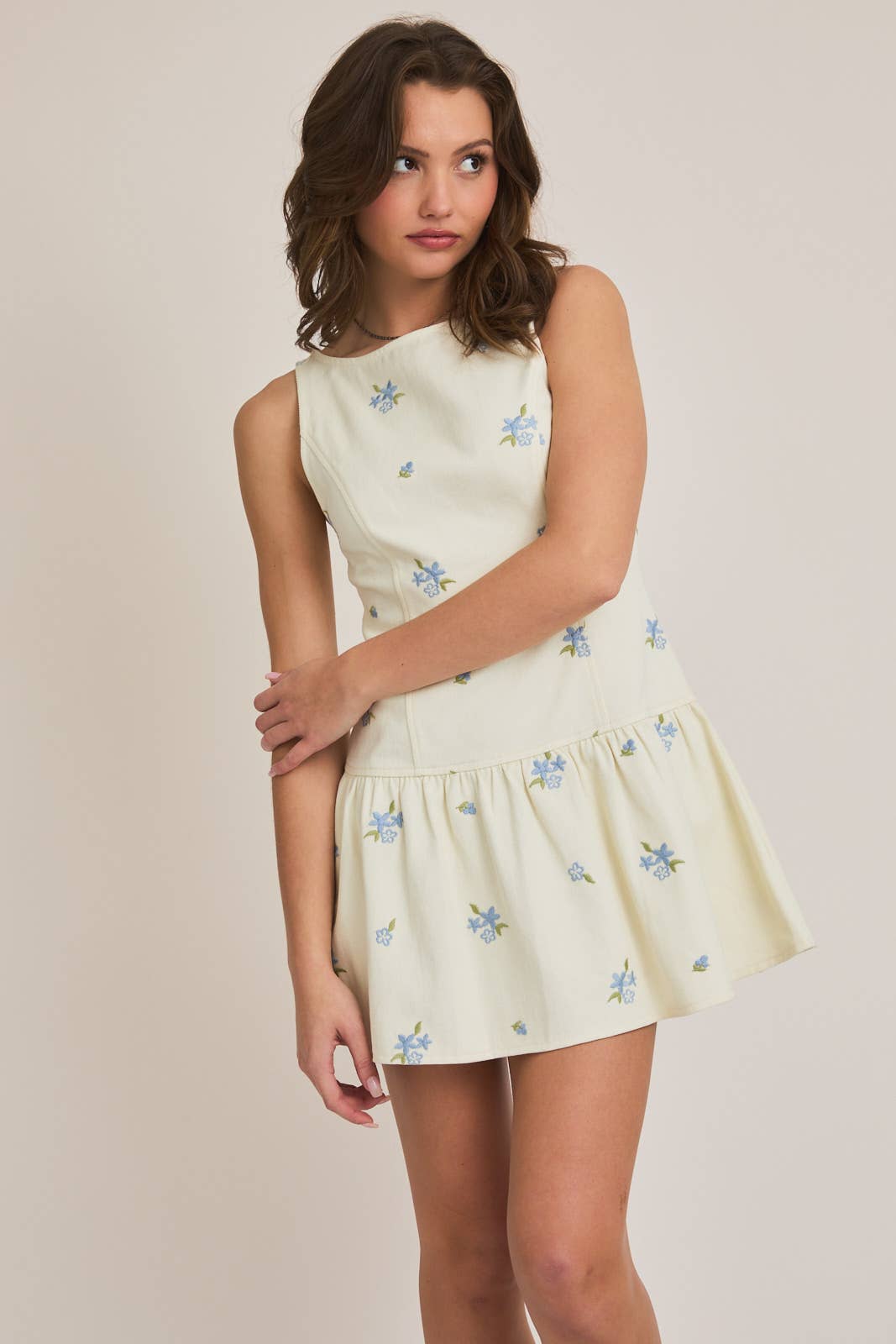 LE LIS - Wholesale Dress - Women's - EMBROIDERED SLEEVELESS SHIFT DRESS3