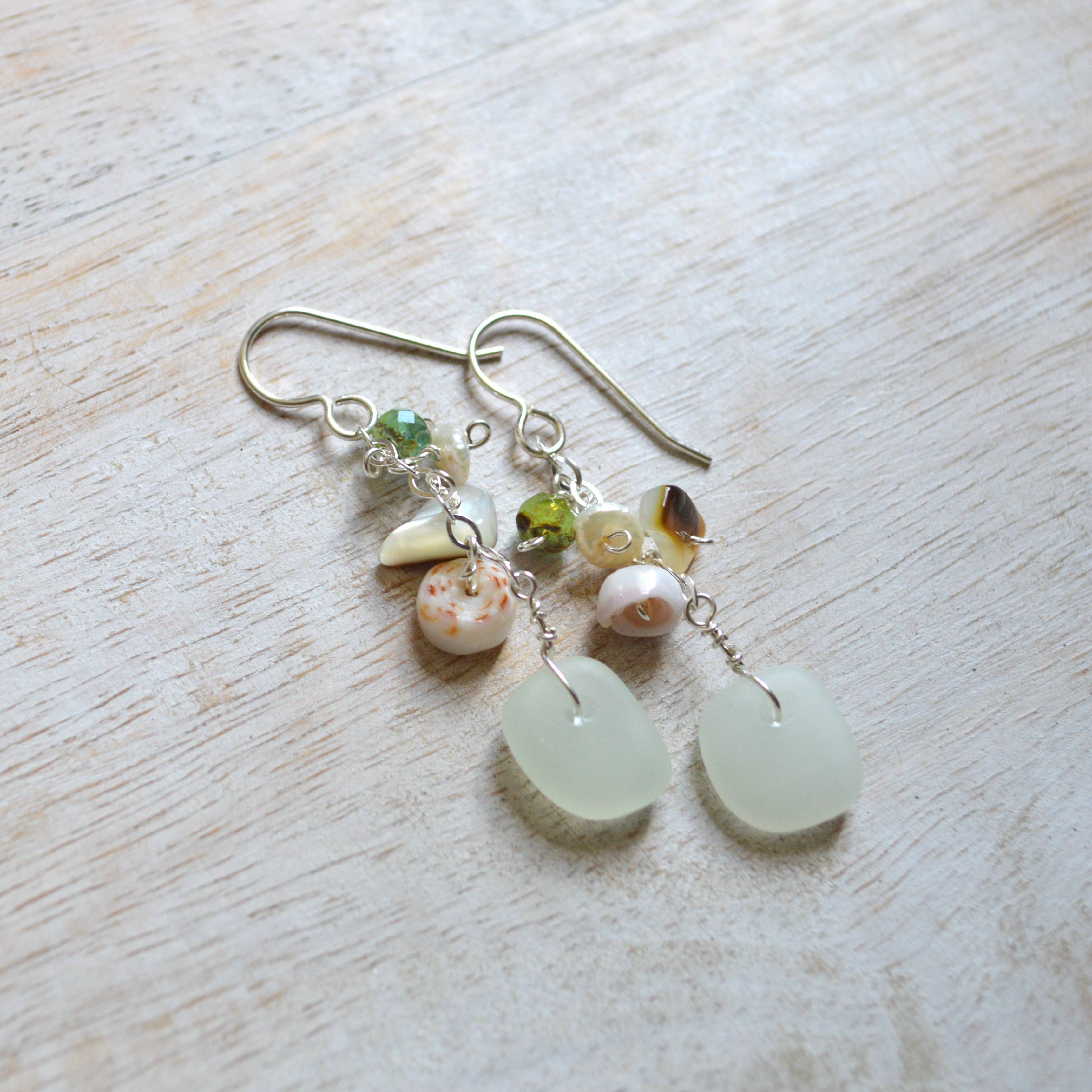 Salty But Sweet – Großhandel Ohrhänger – Opake Ohrringe mit schaumgrünem Glas und Muscheln7