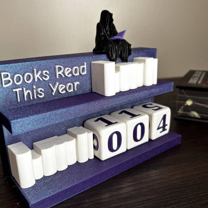The Printed Maniac - Wholesale Decorative Tabletop Object - Books Read Counter: Bookworm Decor with Dice - Track Reading6