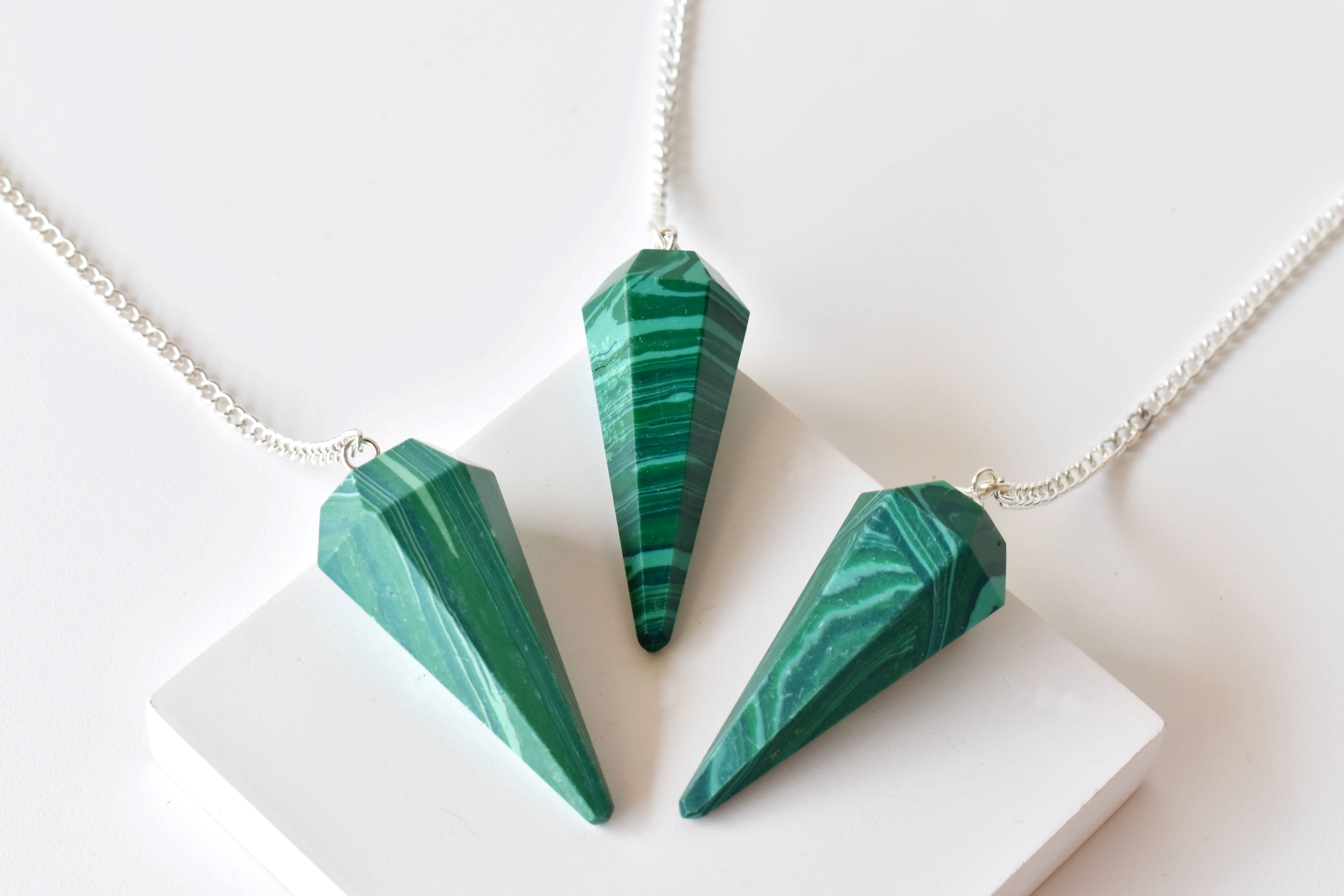 Soothing Crystals - Vendita all'ingrosso Pietra/cristallo spirituale - Lotto di 20 pezzi | Malachite sintetica | Pendolo di cristallo sfaccettato6