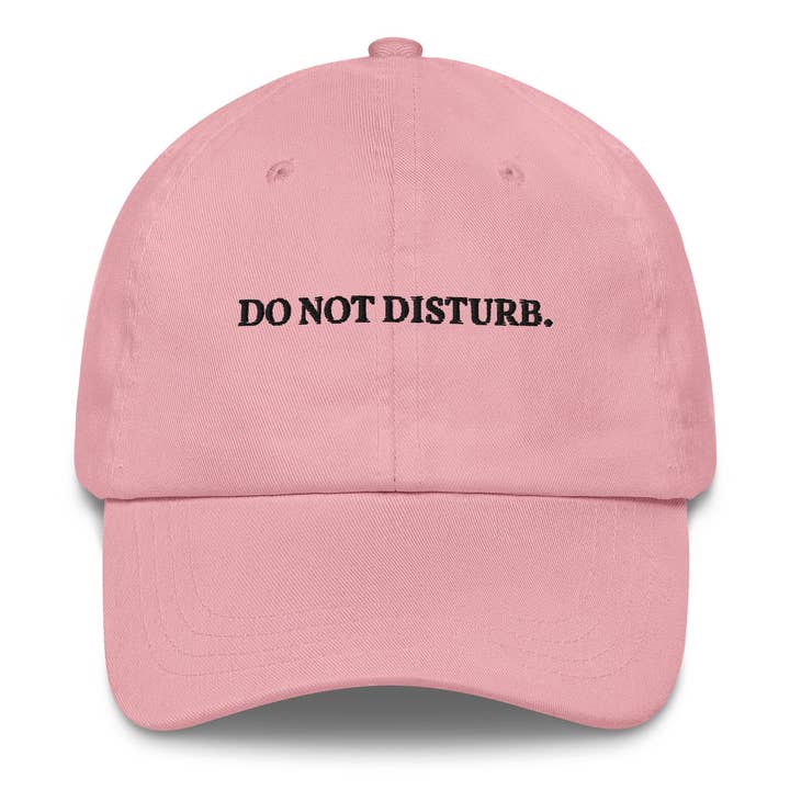 Cappellino « Do not disturb. » per la vendita all'ingrosso da parte di The Refined Spirit