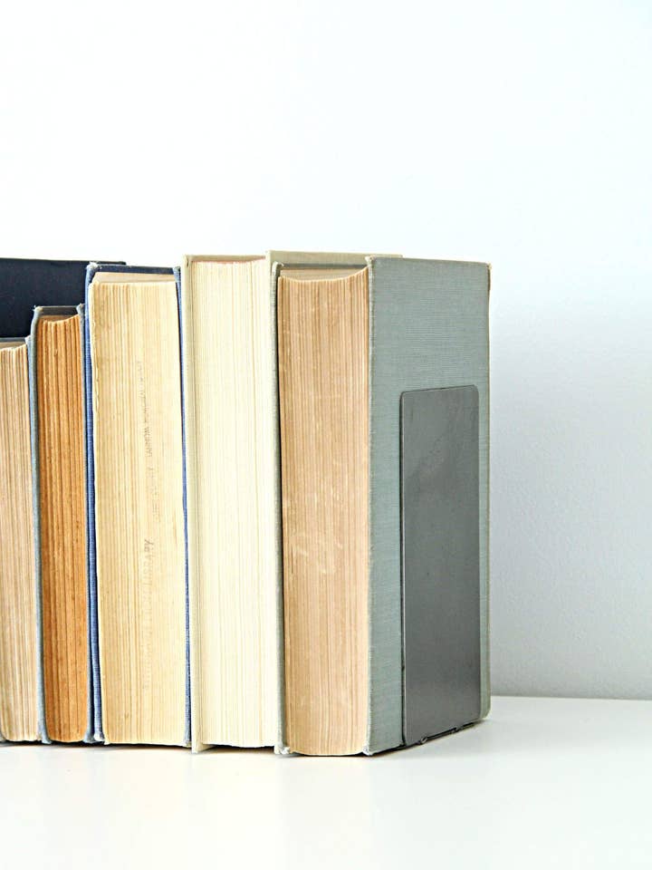 Metal Bookend for wholesale by Highland Ridge | Handmade Home Decor