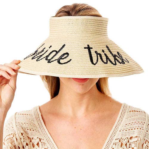 Chapeau de soleil à visière pliable enroulable Bride Tribe pour la vente par Madeline Love