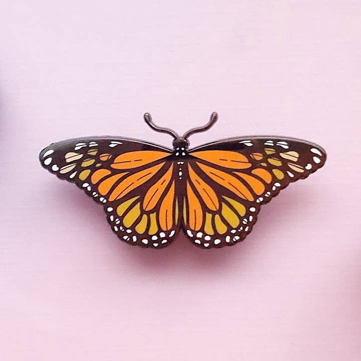 Alum and Ink - Venta al por mayor Botón/prendedor - Alfiler esmaltado con diseño de mariposa monarca (Danaus plexippus)8