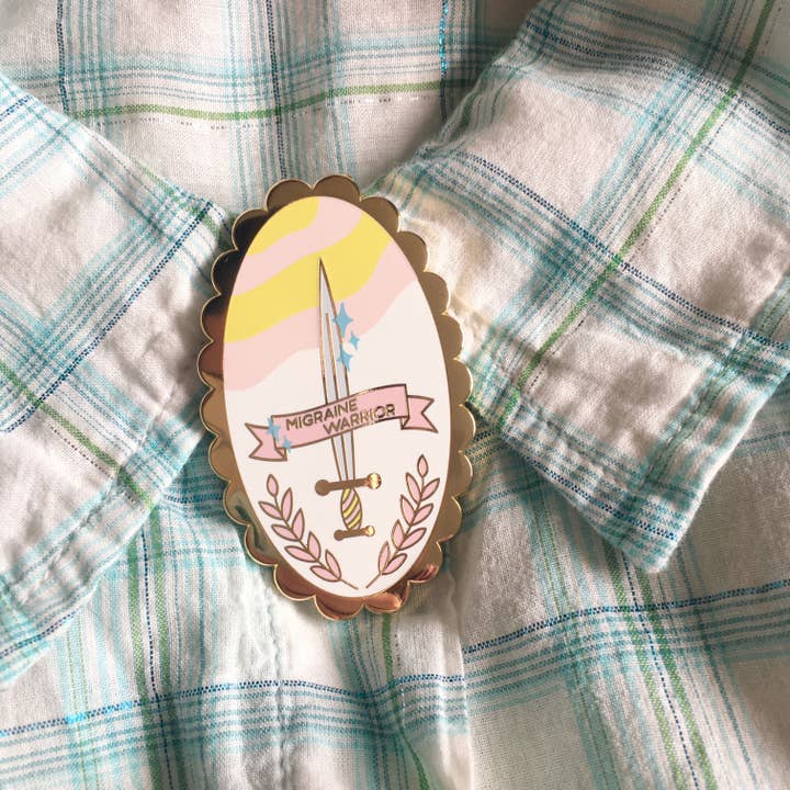 Migrän Warrior Emalj Pin för wholesale av The Avera Boutique