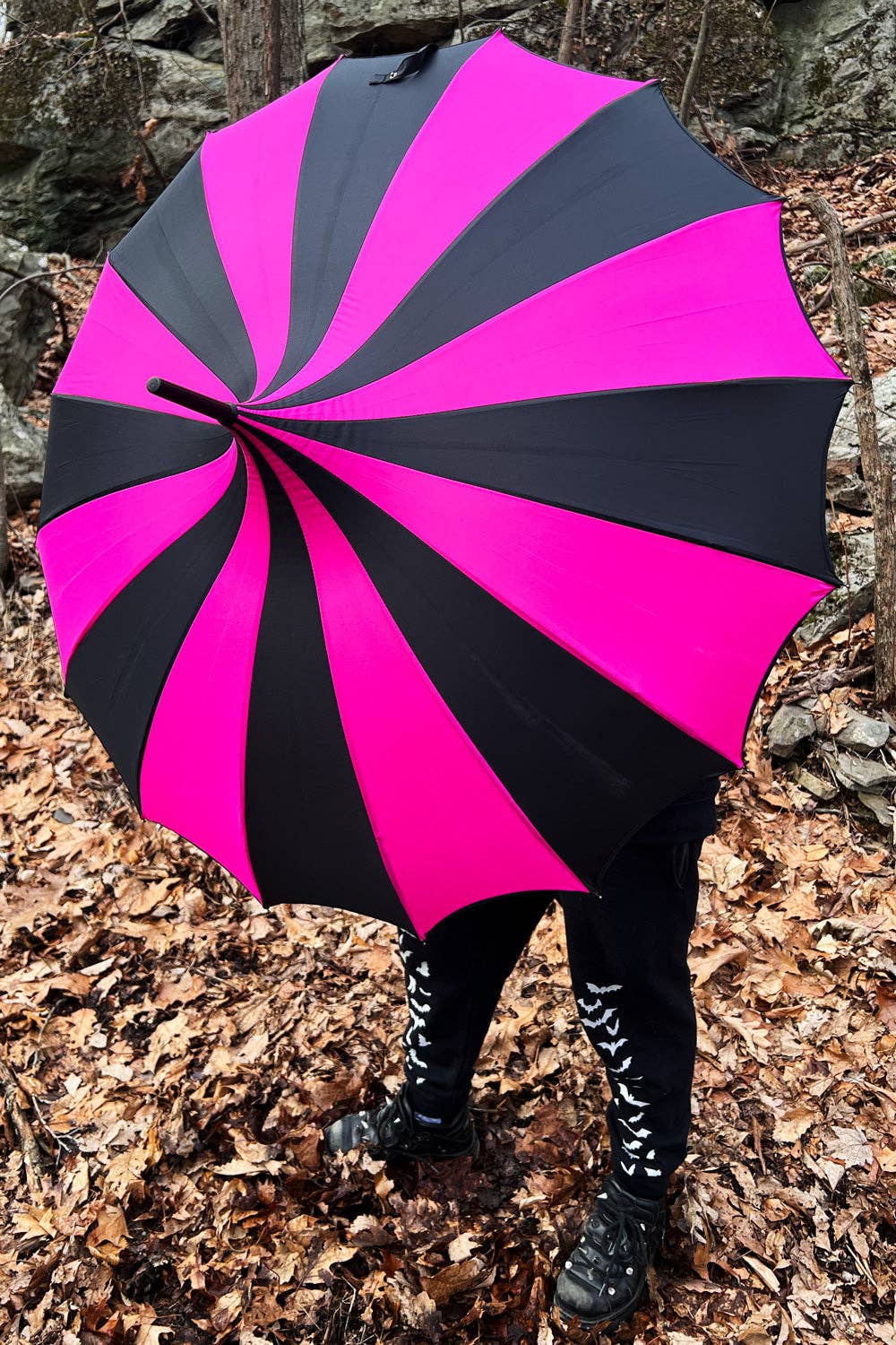 vampirefreaks - Wholesale Umbrella - Women's - Batwing Pagoda Umbrella [BLACK/HOT PINK STRIPED]6
