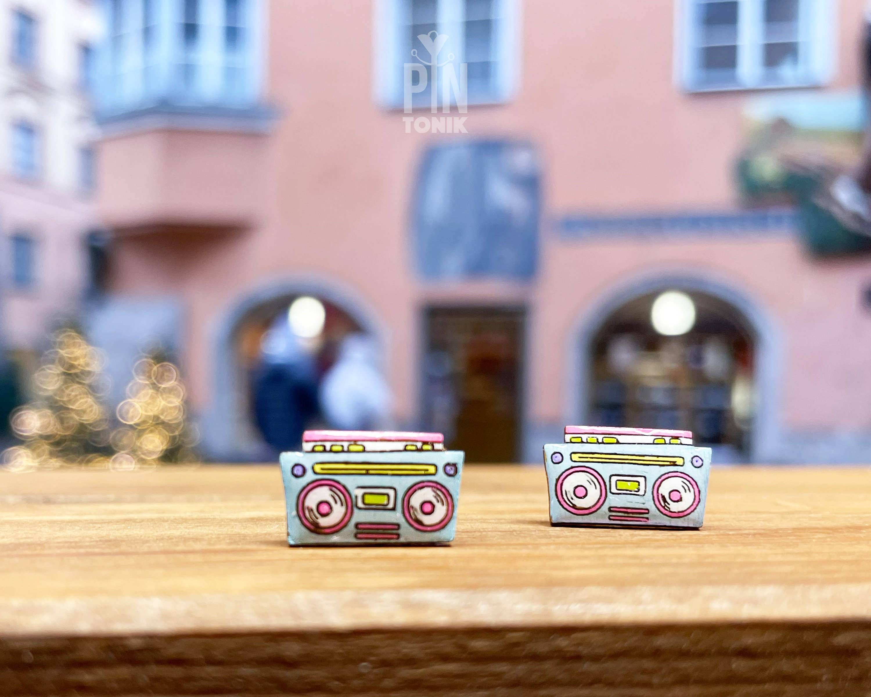 PinTonik – Engroshandel Ørestikkere – Retro Boombox Funky Musik Skæve 80'er Træøreringe4