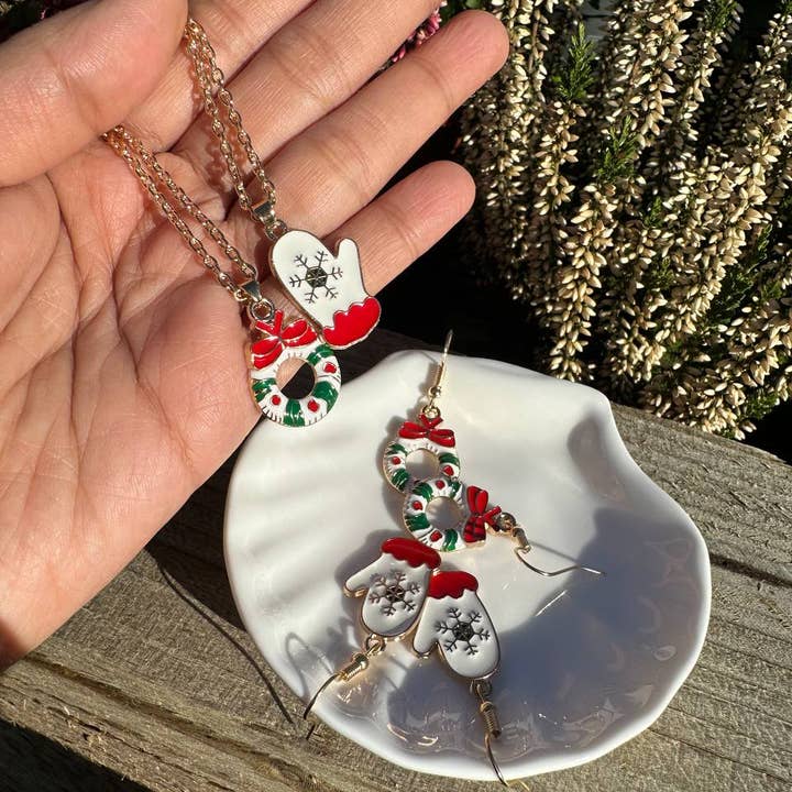 Gemscape UK - Wholesale Jewelry Set - Christmas Jewellery Set - Mittens & Wraith Necklace & Studs13