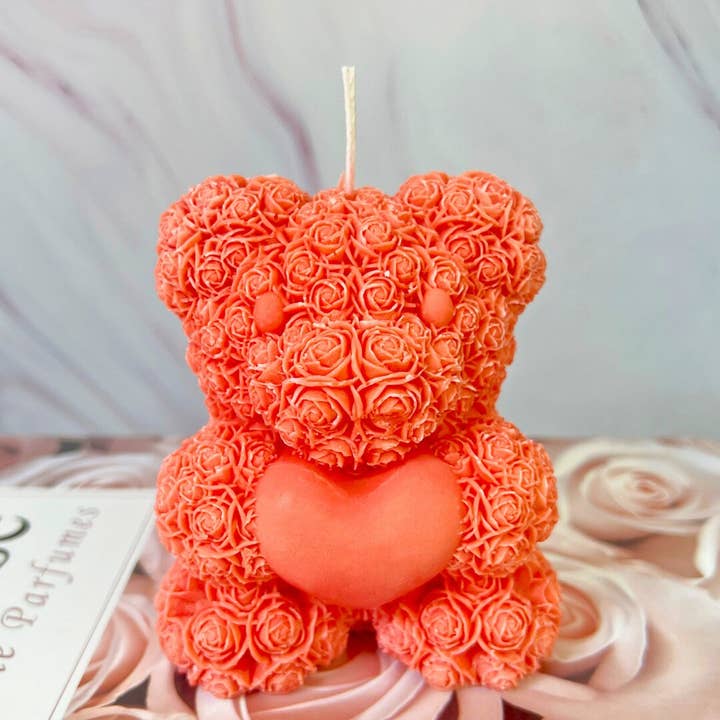 Velarosa LLC - Vendita all'ingrosso Candele a colonna - Candela Teddy Bear with Roses - Candela decorativa in cera di soia