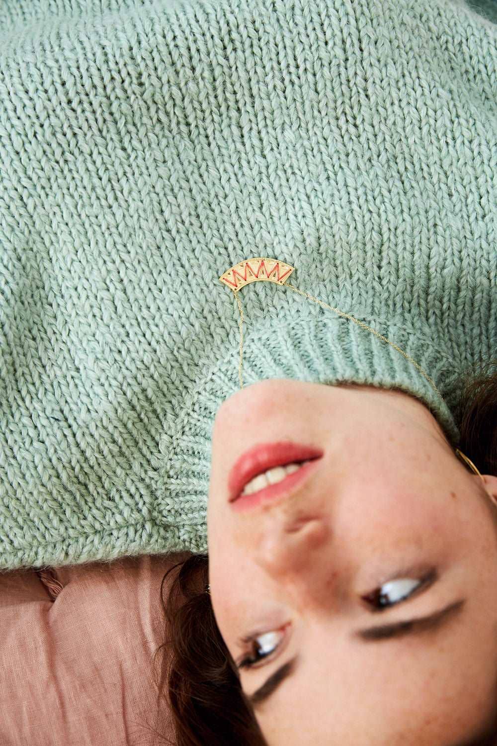 Ombre Claire – Engroshandel Halskæde med vedhæng – Sterlingsølv halskæde med broderi1