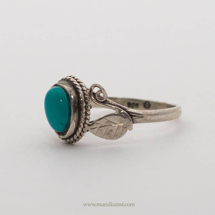 Bague turquoise ovale pour la vente par Maral Kunst