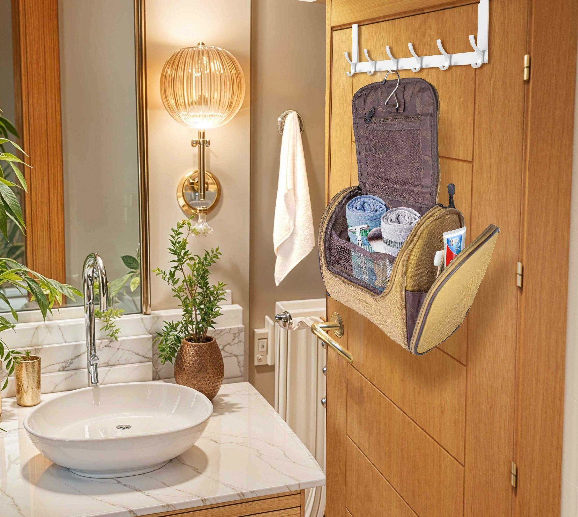 Georgia Bulldogs Men's Khaki Hanging Toiletry Bag. for wholesale on Faire6