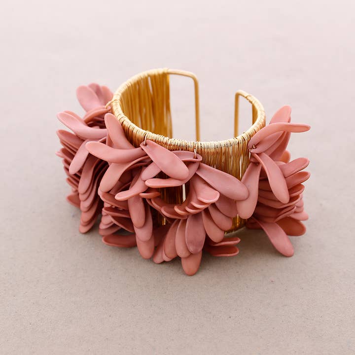 Sonata – Großhandel Gewebtes/geflochtenes Armband – Verstellbares Armband mit Metallblütenblättern4