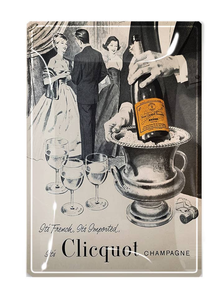 Het is een Clicquot Champagne Decoupage Glazen Dienblad voor wholesale door Ben's Garden