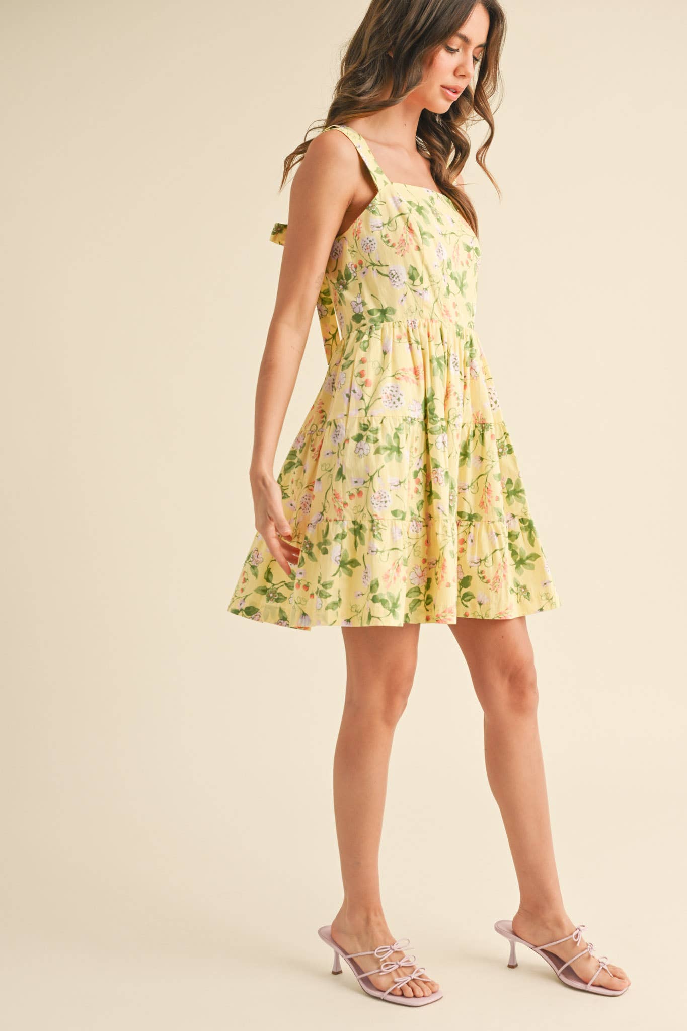 &MERCI - Vente Robe – femme - ROBE COURTE À VOLANTS FLORAUX AVEC BRETELLES À NOUER MDR380815