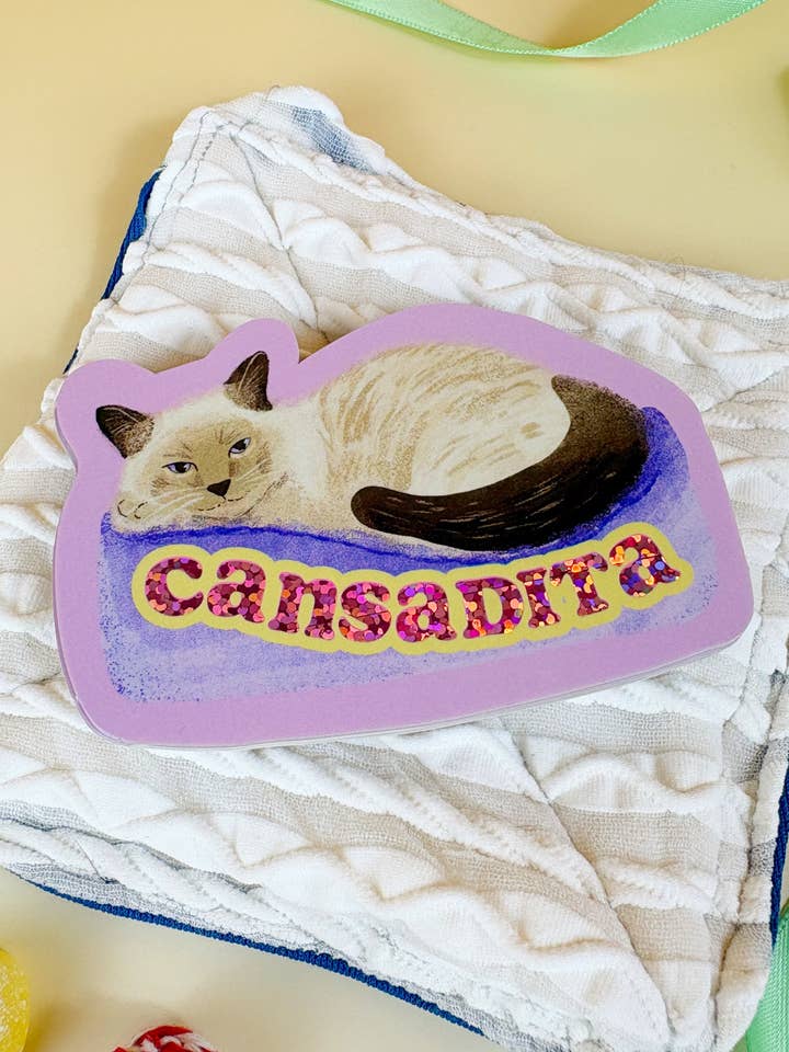 Adesivo Gatto Siamese Glitter Cansadita per la vendita all'ingrosso da parte di The Wednesday Co