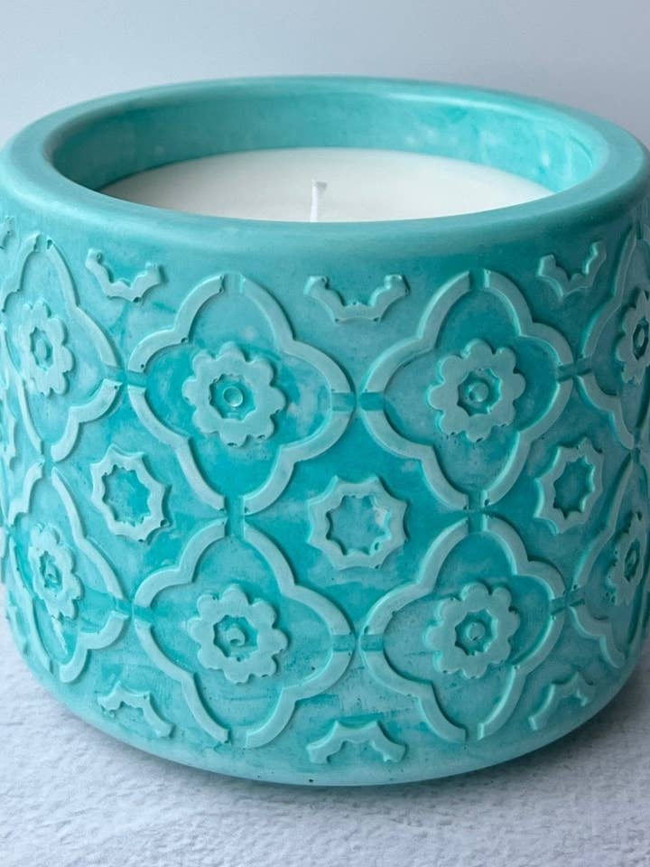 Santal & Coconut Candle – 8 oz - Clean Burning for wholesale by Aroma Sparks