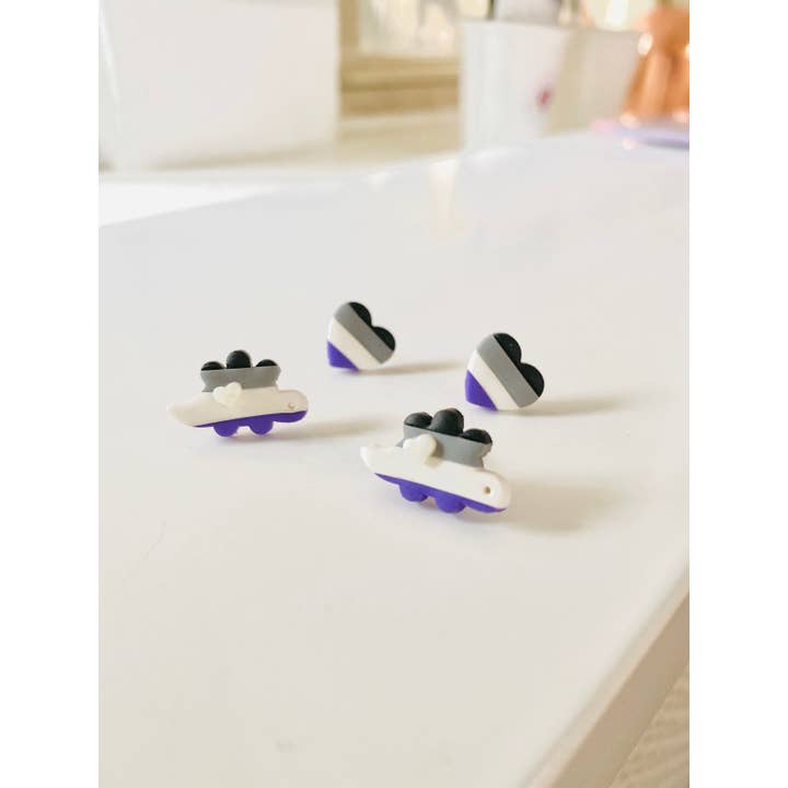 Eflie – wholesale Solitärörhängen – Asexuell flagga dinosaurie & hjärta LGBT Pride Stud örhängen