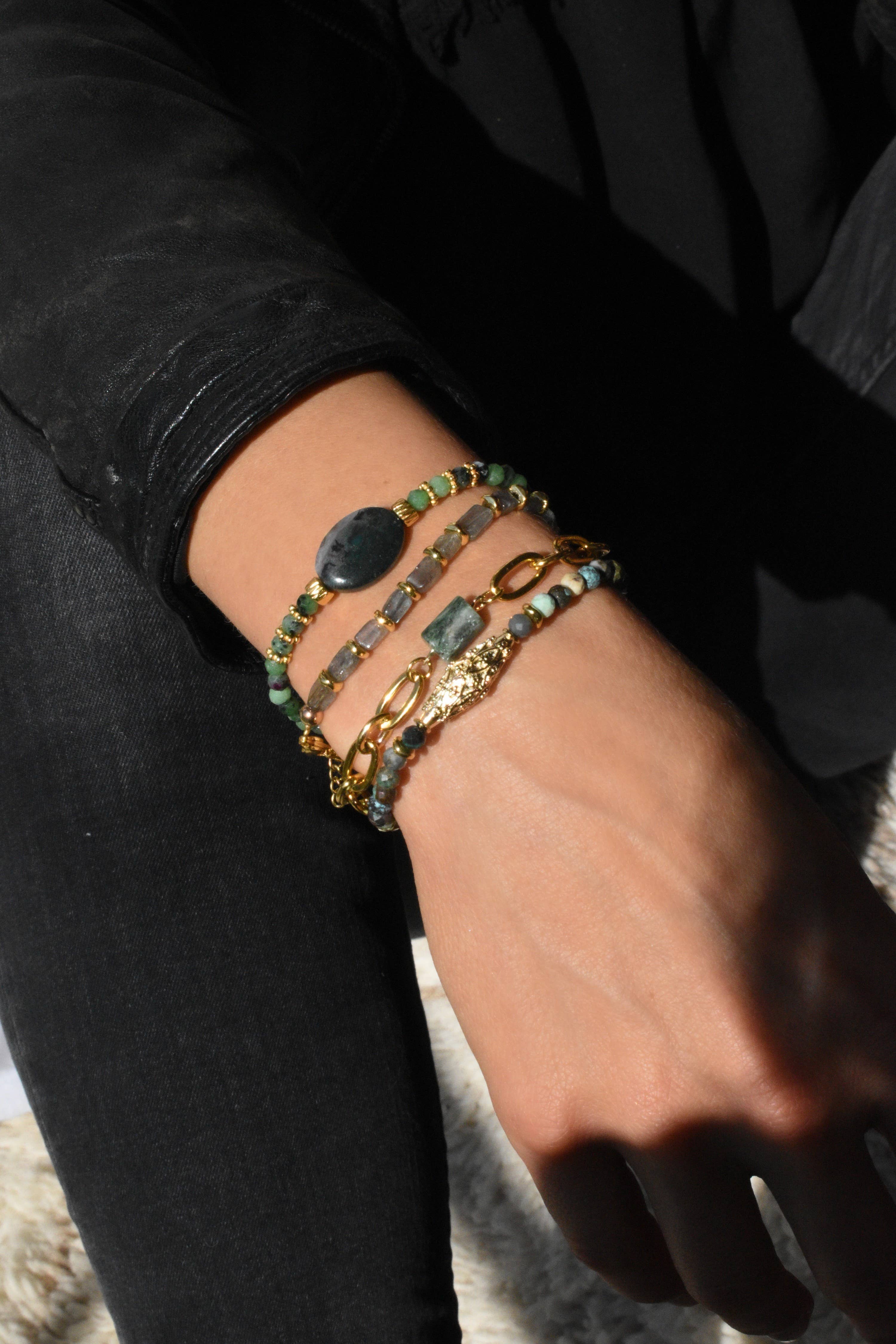 GINANDGER - Wholesale Armband met kralen - Labradorietarmband van roestvrij staal met vergulde bedels - Maelis2