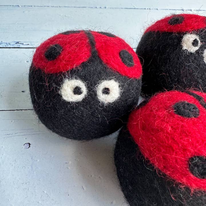 Sewing Seeds Play - Vente Balles de sèche-linge - Balle de séchage en feutre motif coccinelle - Vendue à l'unité1