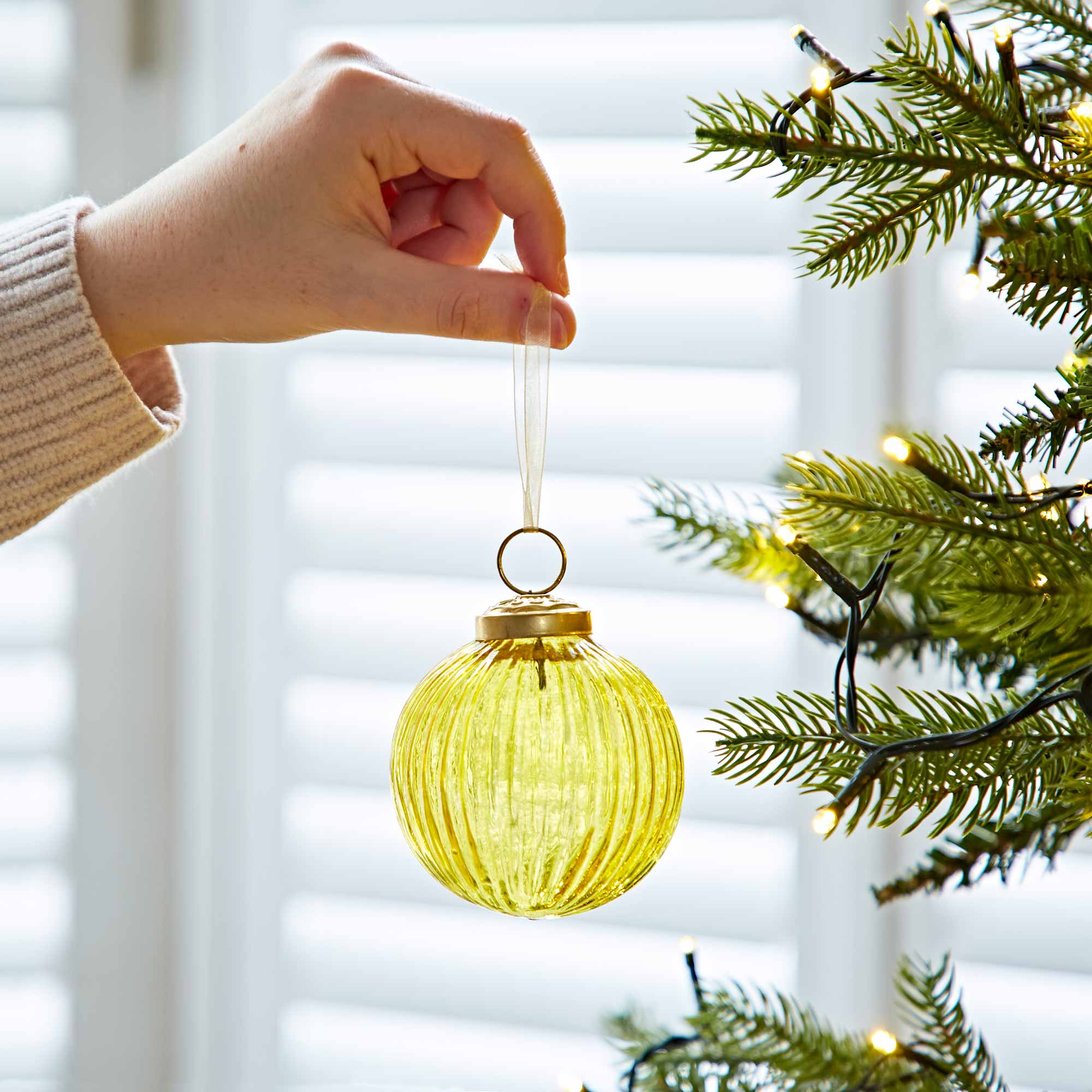 The Paper High Gift Company Limited – wholesale Ornament – Ira Coloured Recycled Glass Ribbed Baubles0