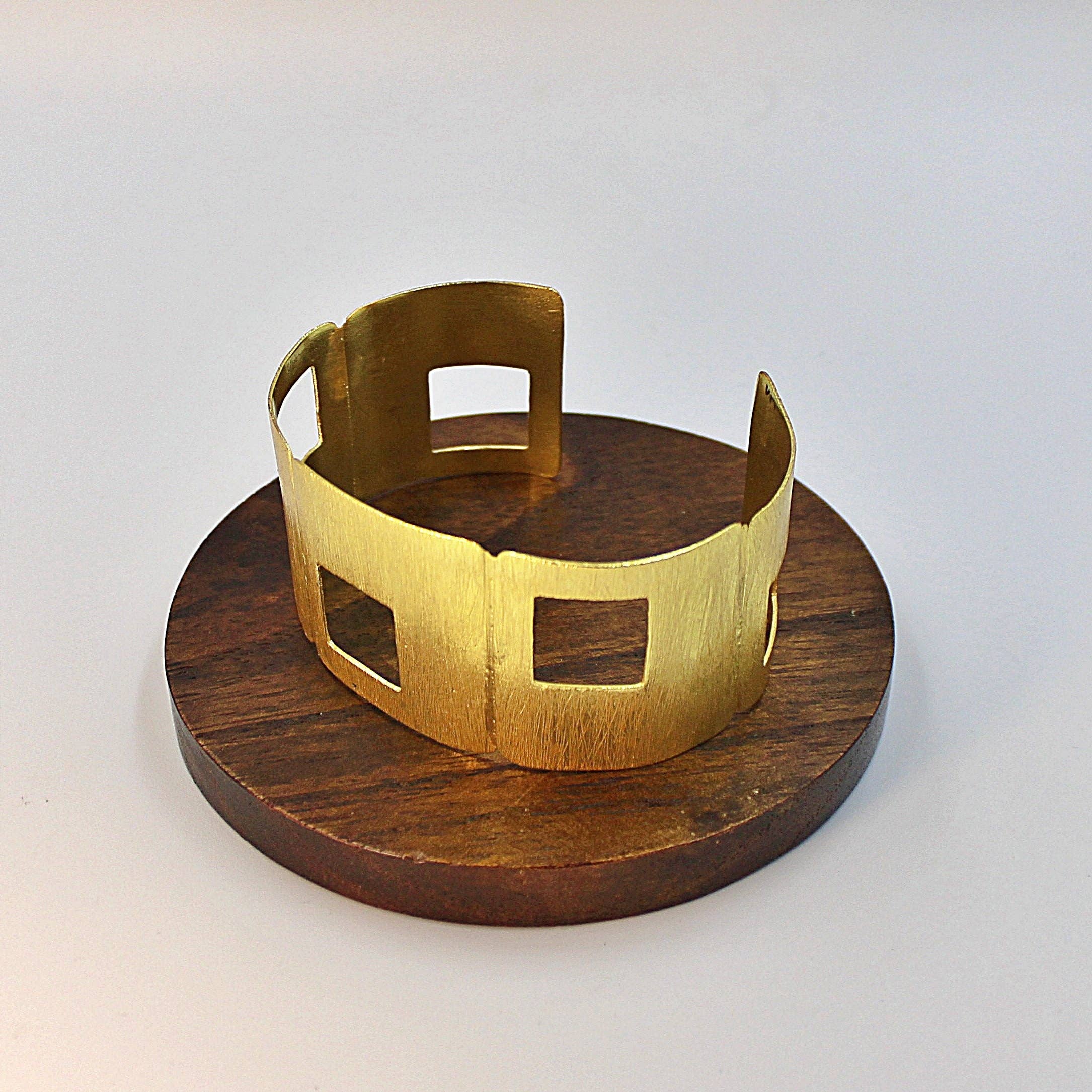 LA MAR - Wholesale Cuff Bracelet - SIXTY gold-plated bracelet - Design with character0