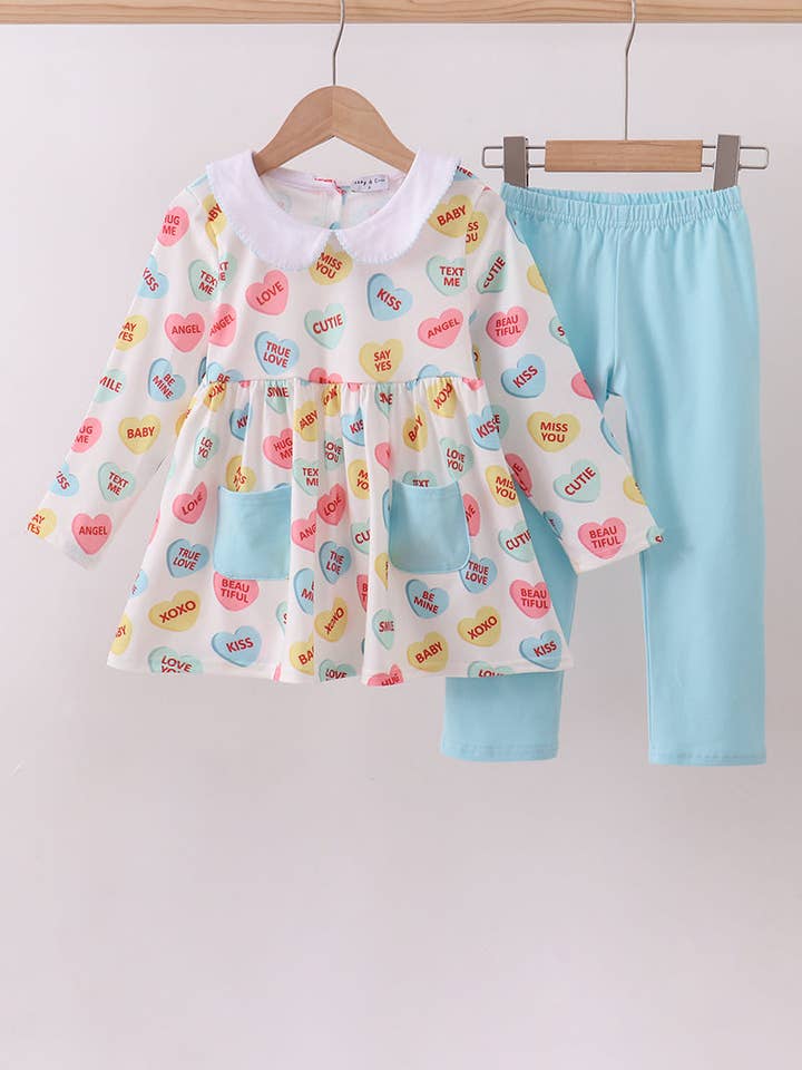 Sæt med lommer og blå hjerteprint bukser for engroshandel hos Mom & Co.