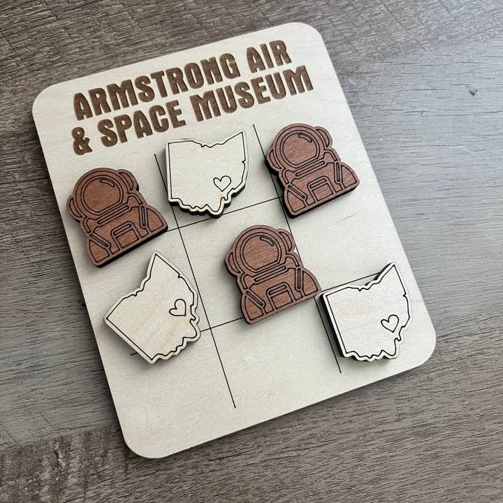 Birch House Games & Gifts – Engroshandel Brætspil – CUSTOM Tic-Tac-Toe-spil | Firmalogo, virksomhedsgave