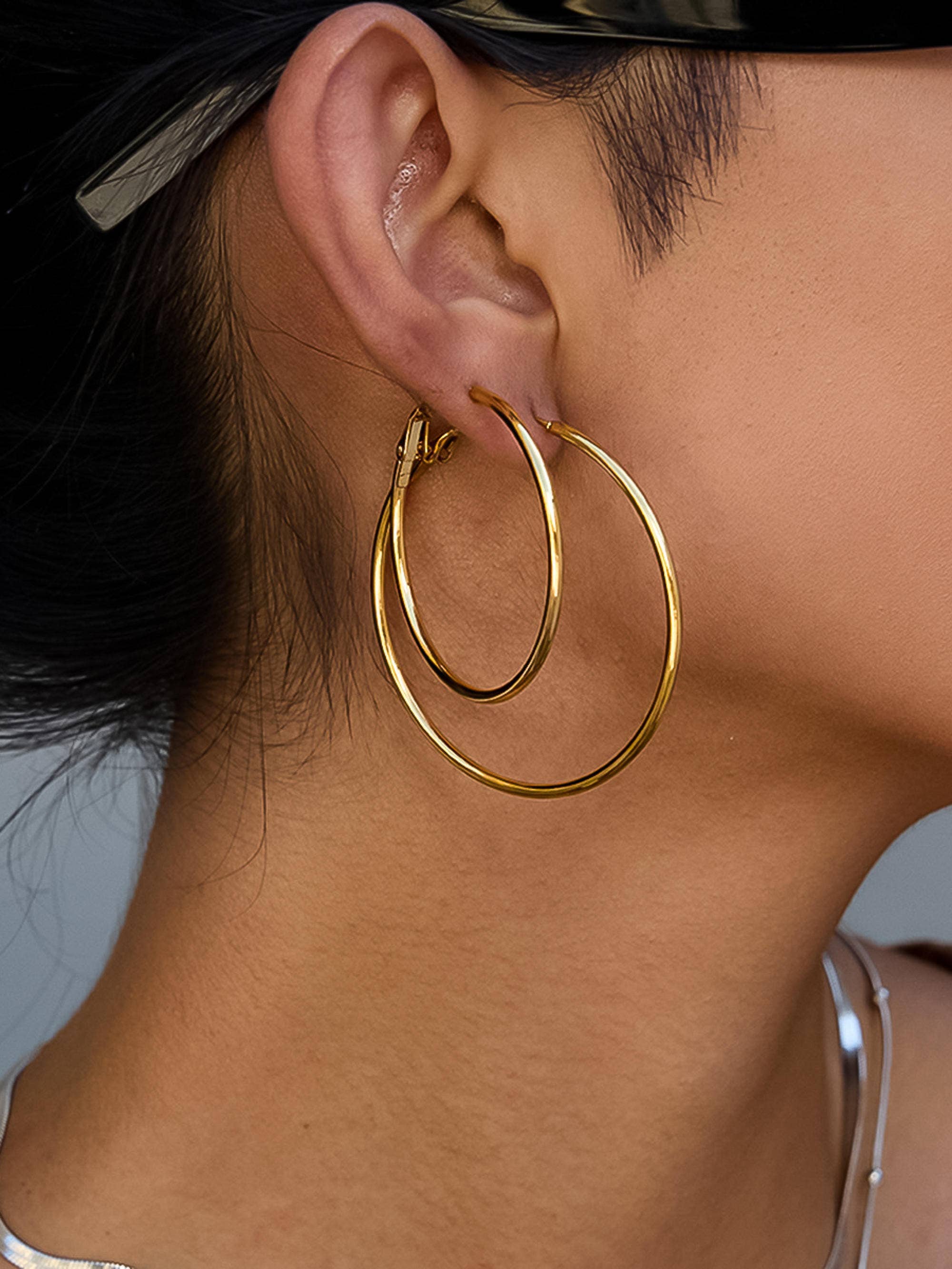 Flânerie by MAIQ - Wholesale Hoop Earrings - Eska 18K Gold Non-Tarnish Classic Thin Hoop Earring4