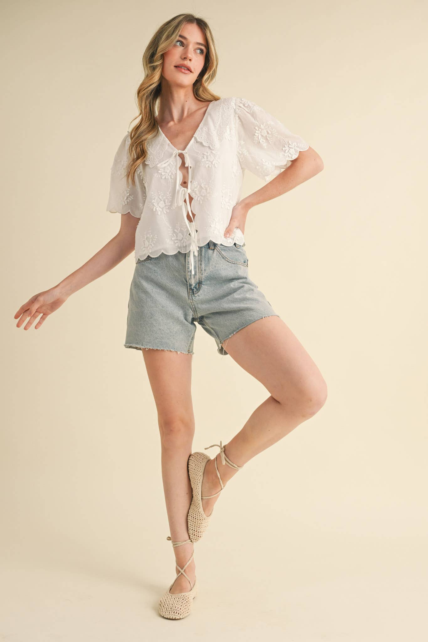 &MERCI - Wholesale Blouse - Women's - TIE FRONT COLLARED LACE TOP MTP370911