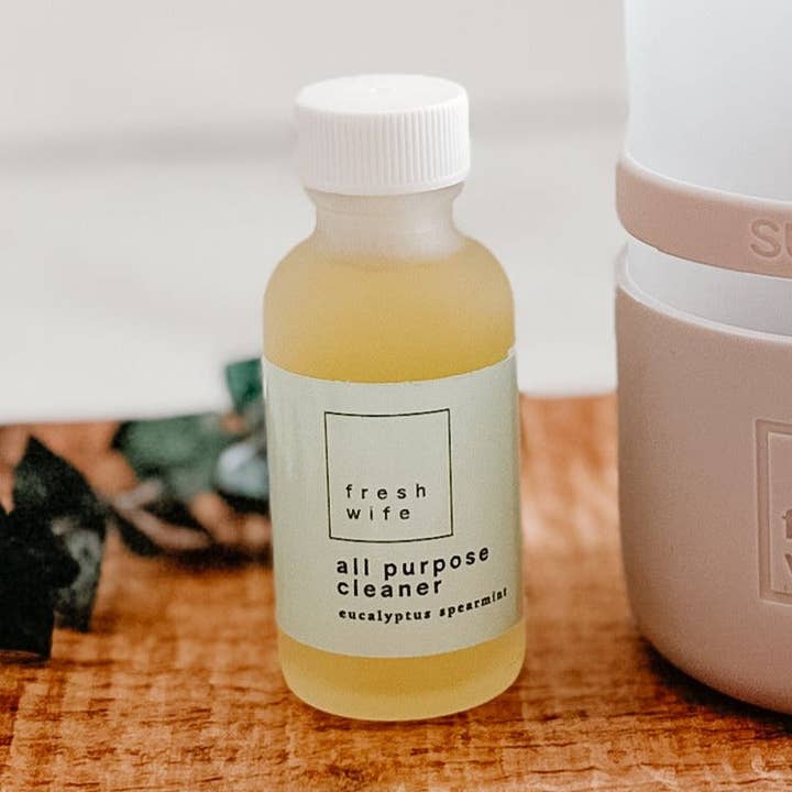 Nettoyant concentré tout usage à l'eucalyptus et à la menthe verte pour la vente par The Fresh Wife Soap Company