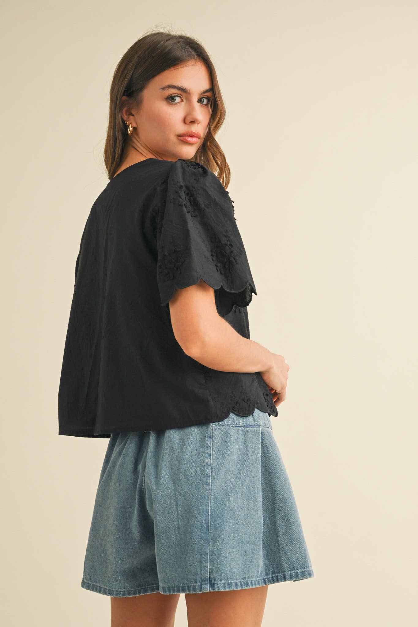 &MERCI - Wholesale Blouse - Women's - TIE FRONT COLLARED LACE TOP MTP370921