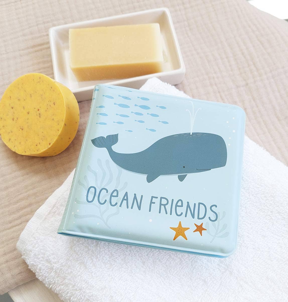 A Little Lovely Company – wholesale Baby and toddler book (0–2) – Bath book: Ocean friends4