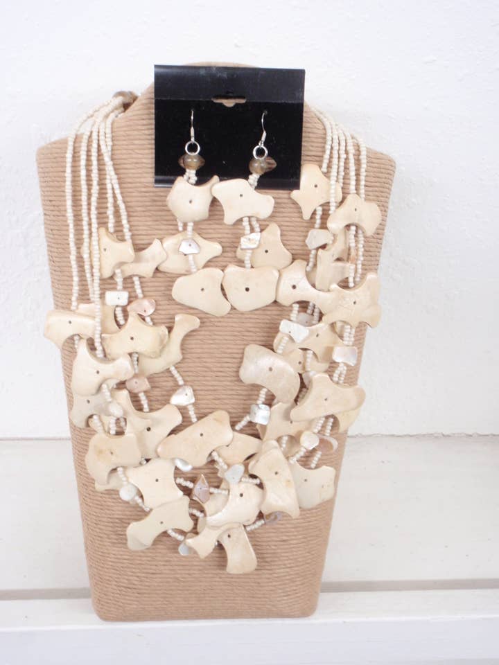 5 STRANDS NATURAL WHITE SEED BEADS WITH WHITE NUGGETS WOOD N for wholesale by International Duru's